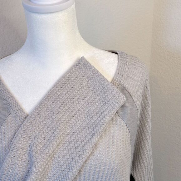 Women's Doe & Rae Long Sleeve Mixed Material Cream V-Neck Sweater ~ Size Large - Picture 4 of 8